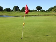 Erster Schritt eines systematischen Vorgehens: Analysieren und Ziele definieren. Im Bild: Win Golfloch, welches durch eine Fahne gekennzeichnet ist.