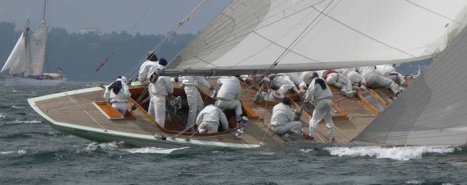 Qualitt und Organisation: Aufgabenteilung bei einem Yachtrennen. Im Bild: Die Crew und ihre Rollen bei einem Yachtrennen.